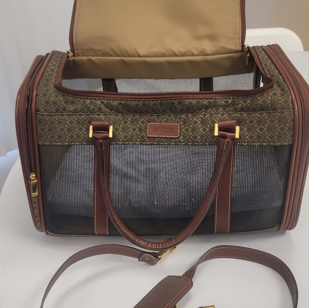 Hartmann Wings Pet Carrier NEVER USED